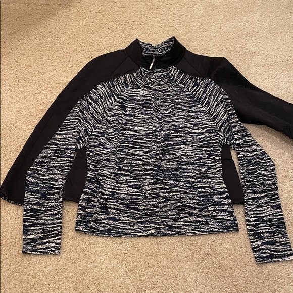 St. John Sport Patterned Jacket and Top Set - Picture 6 of 10